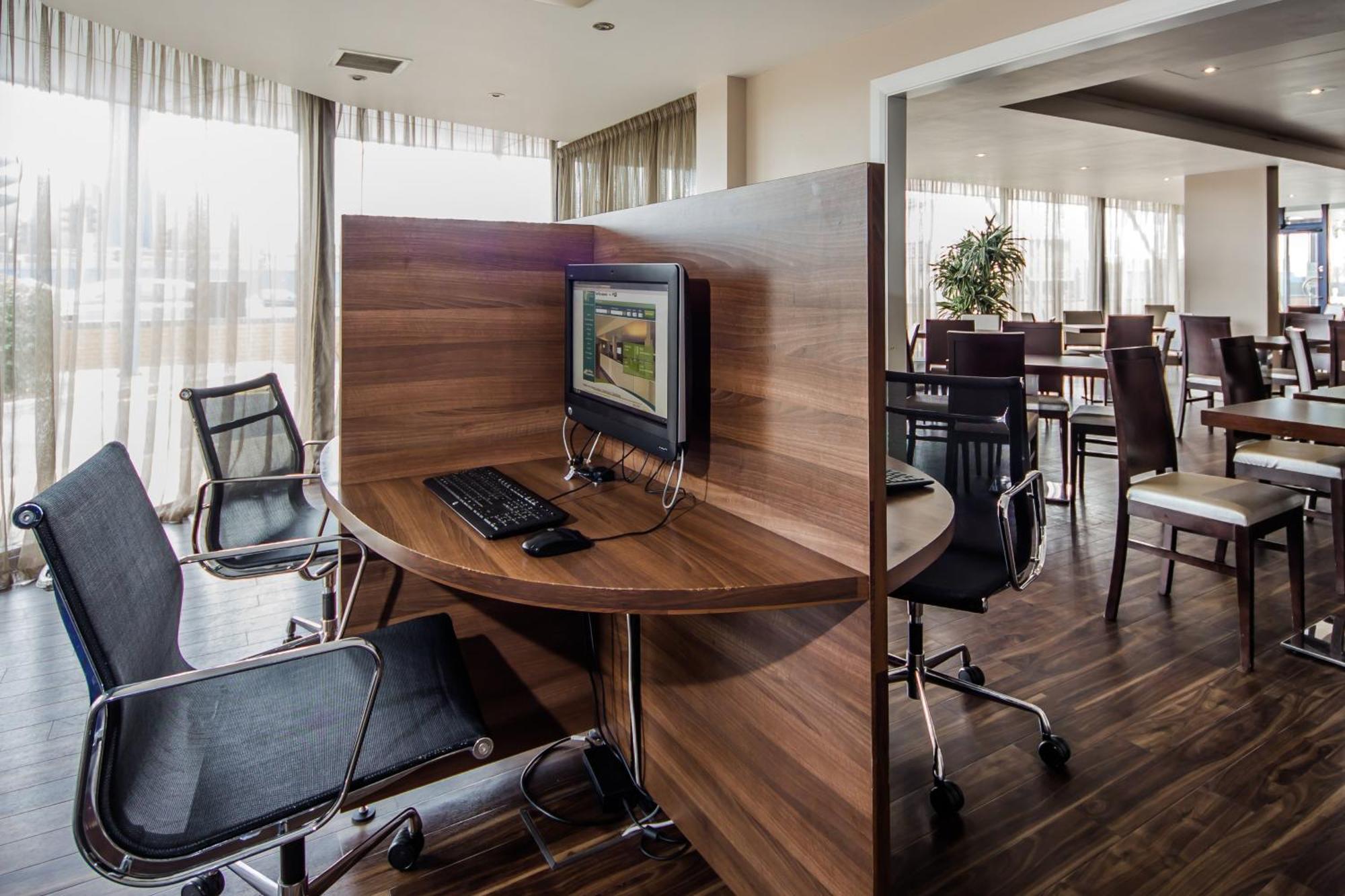 Holiday Inn Express Royal Docks By Ihg Londra Dış mekan fotoğraf
