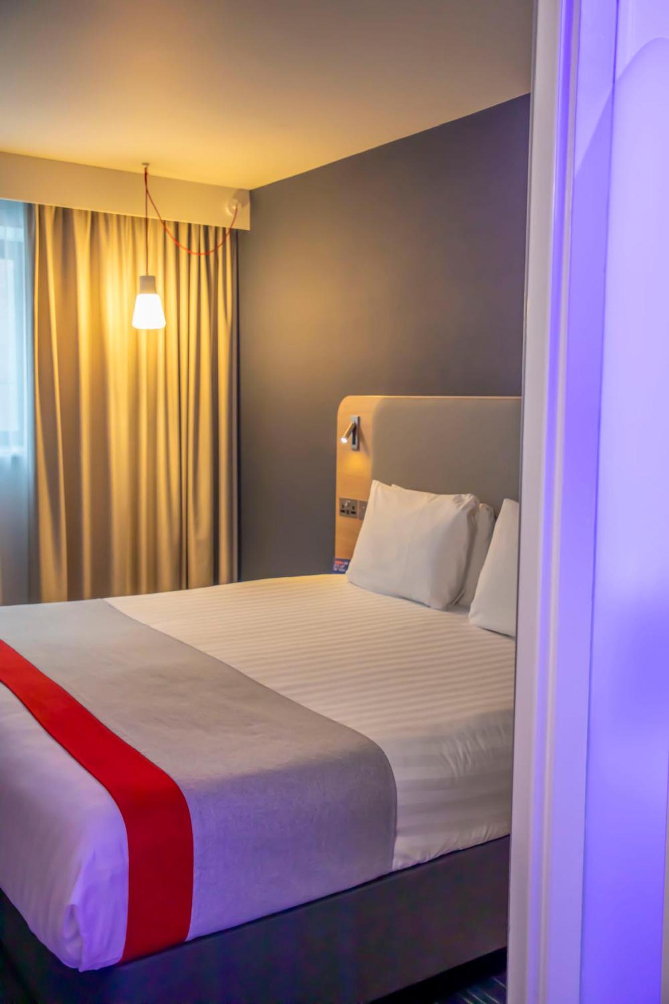 Holiday Inn Express Royal Docks By Ihg Londra Dış mekan fotoğraf