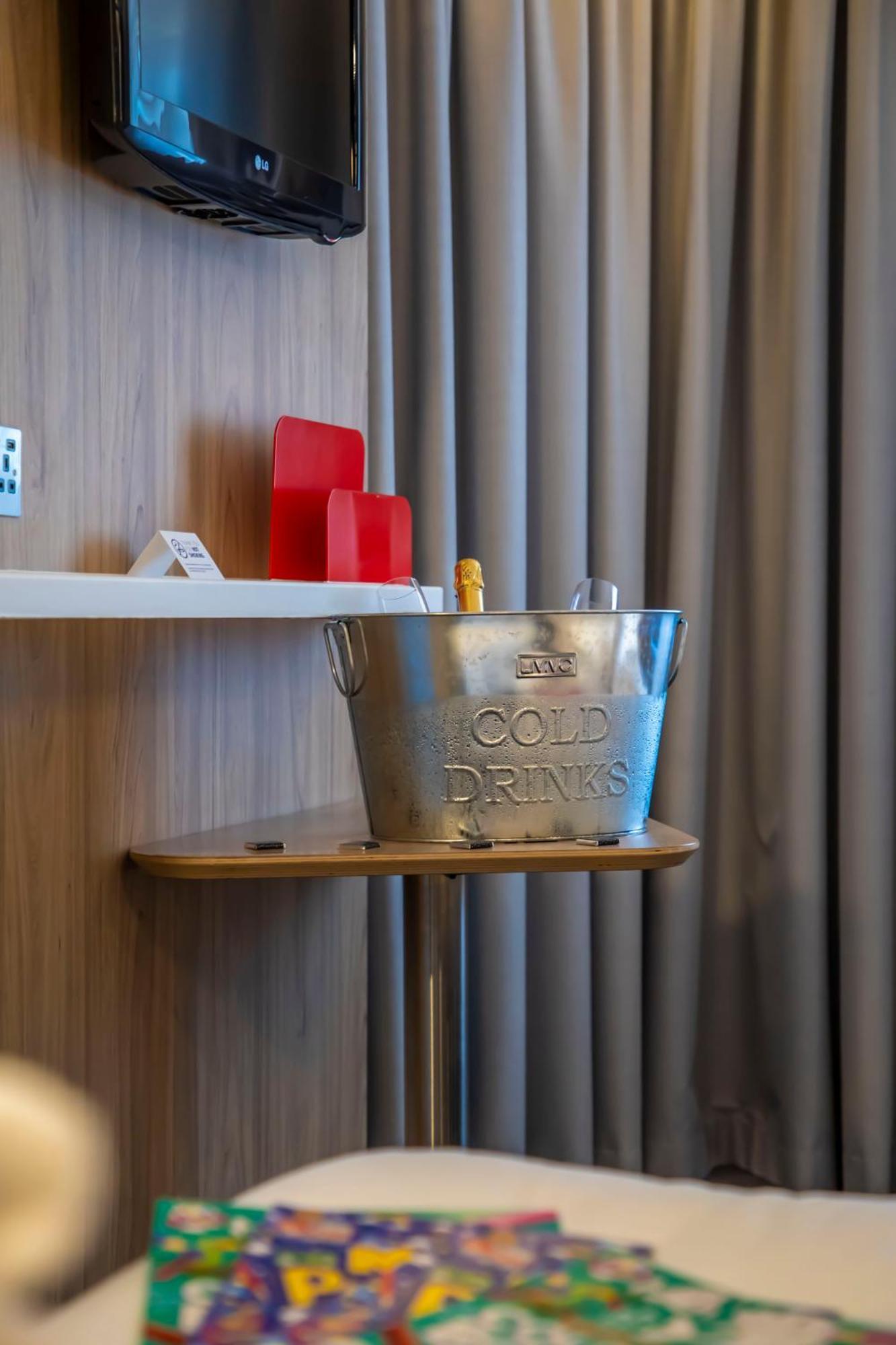 Holiday Inn Express Royal Docks By Ihg Londra Dış mekan fotoğraf