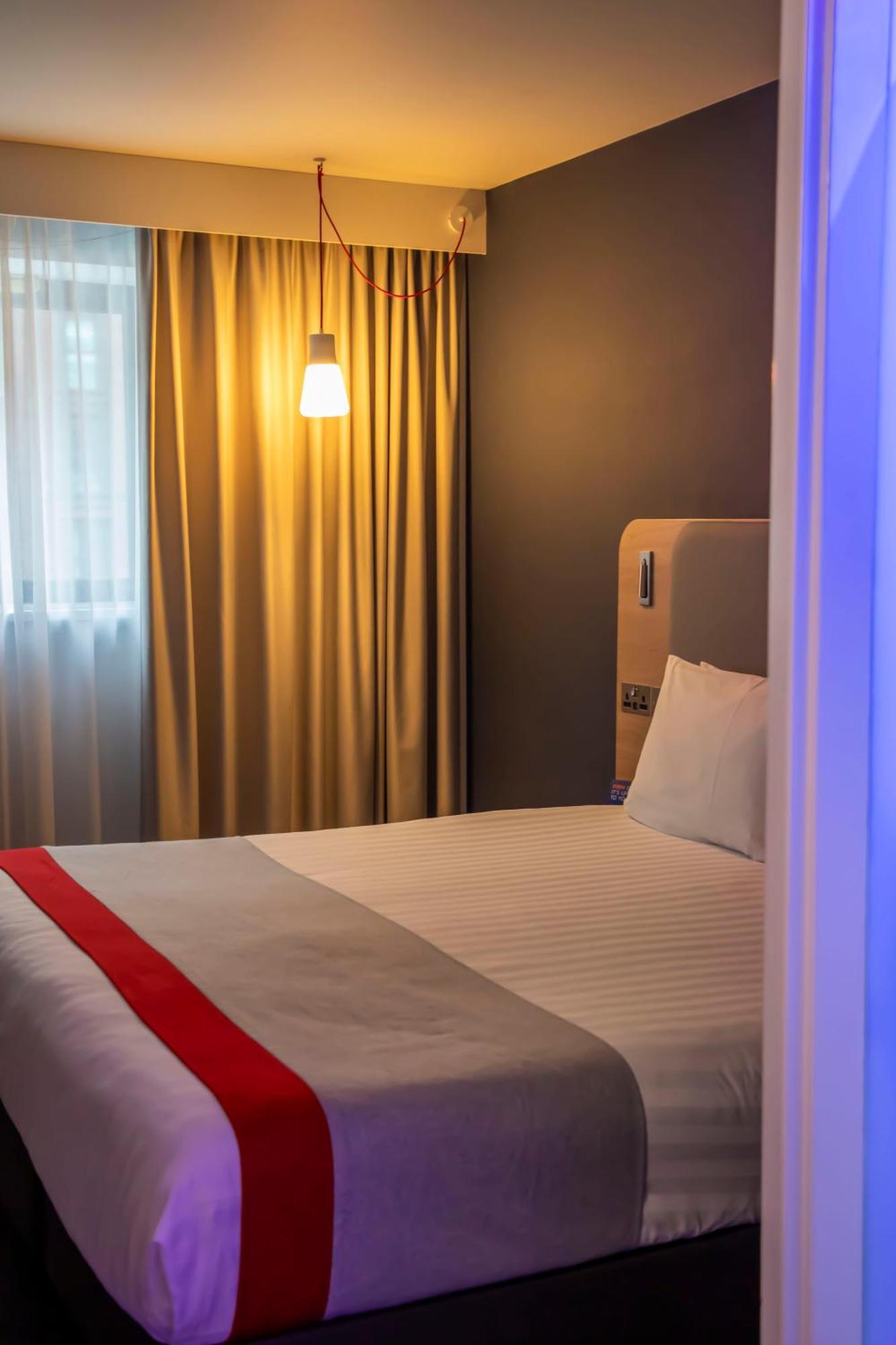 Holiday Inn Express Royal Docks By Ihg Londra Dış mekan fotoğraf